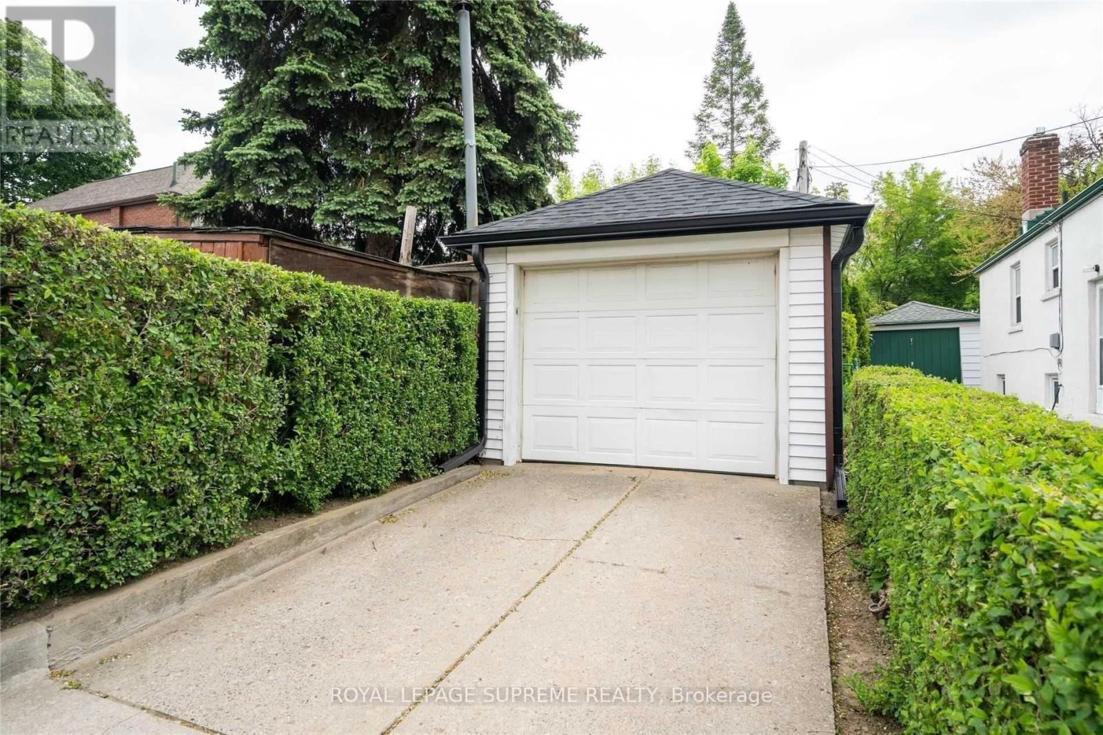 50 Brookside Avenue, Toronto, Ontario  M6S 4G7 - Photo 49 - W13566478