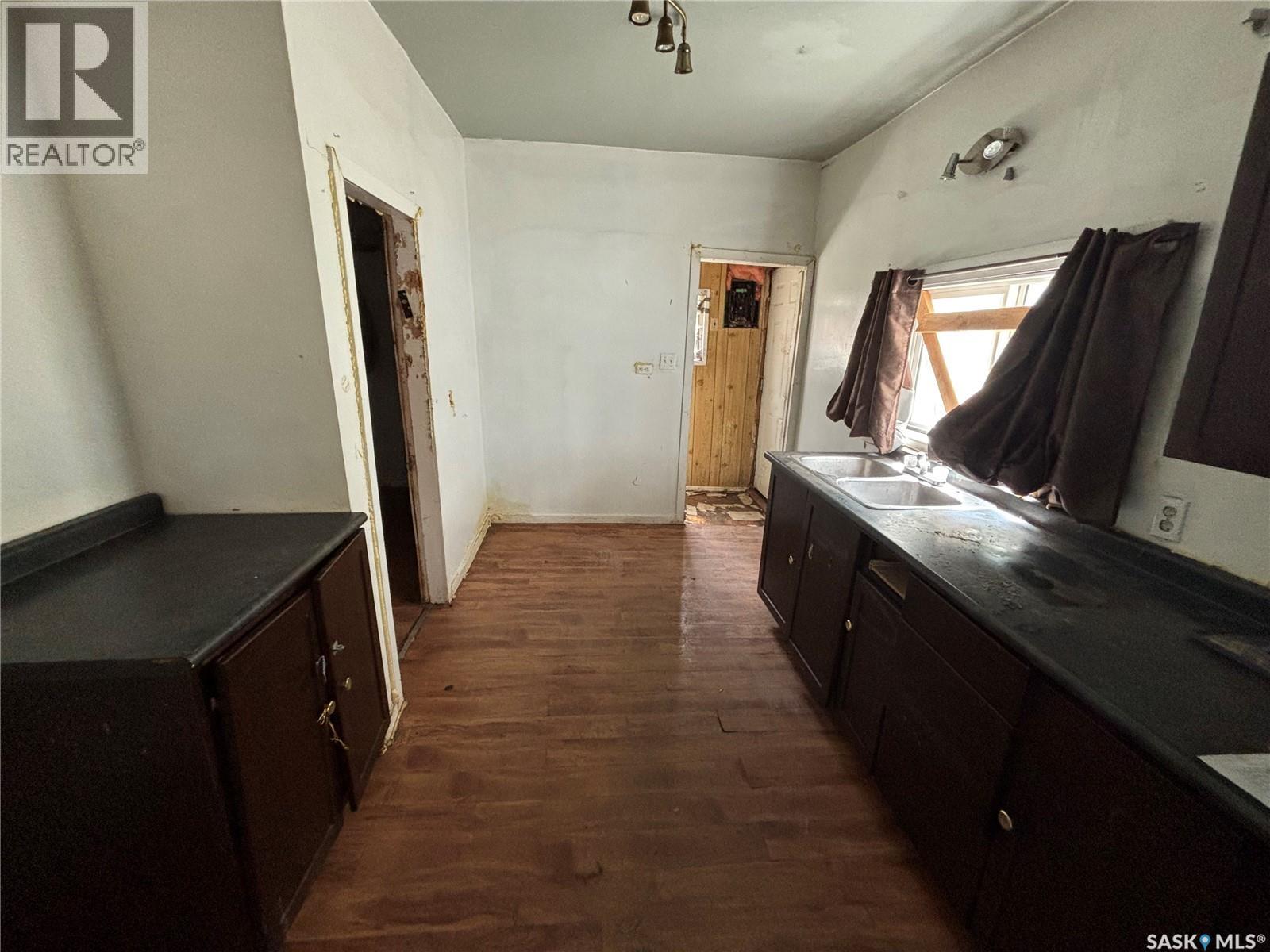 1857 Ottawa Street, Regina, Saskatchewan  S4P 1P5 - Photo 4 - SK041642