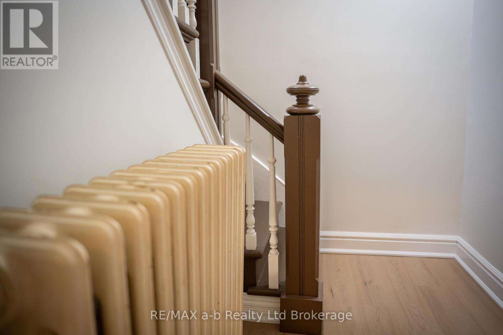 Upper - 390 Ontario Street, Stratford, Ontario  N5A 3H9 - Photo 3 - X13566830