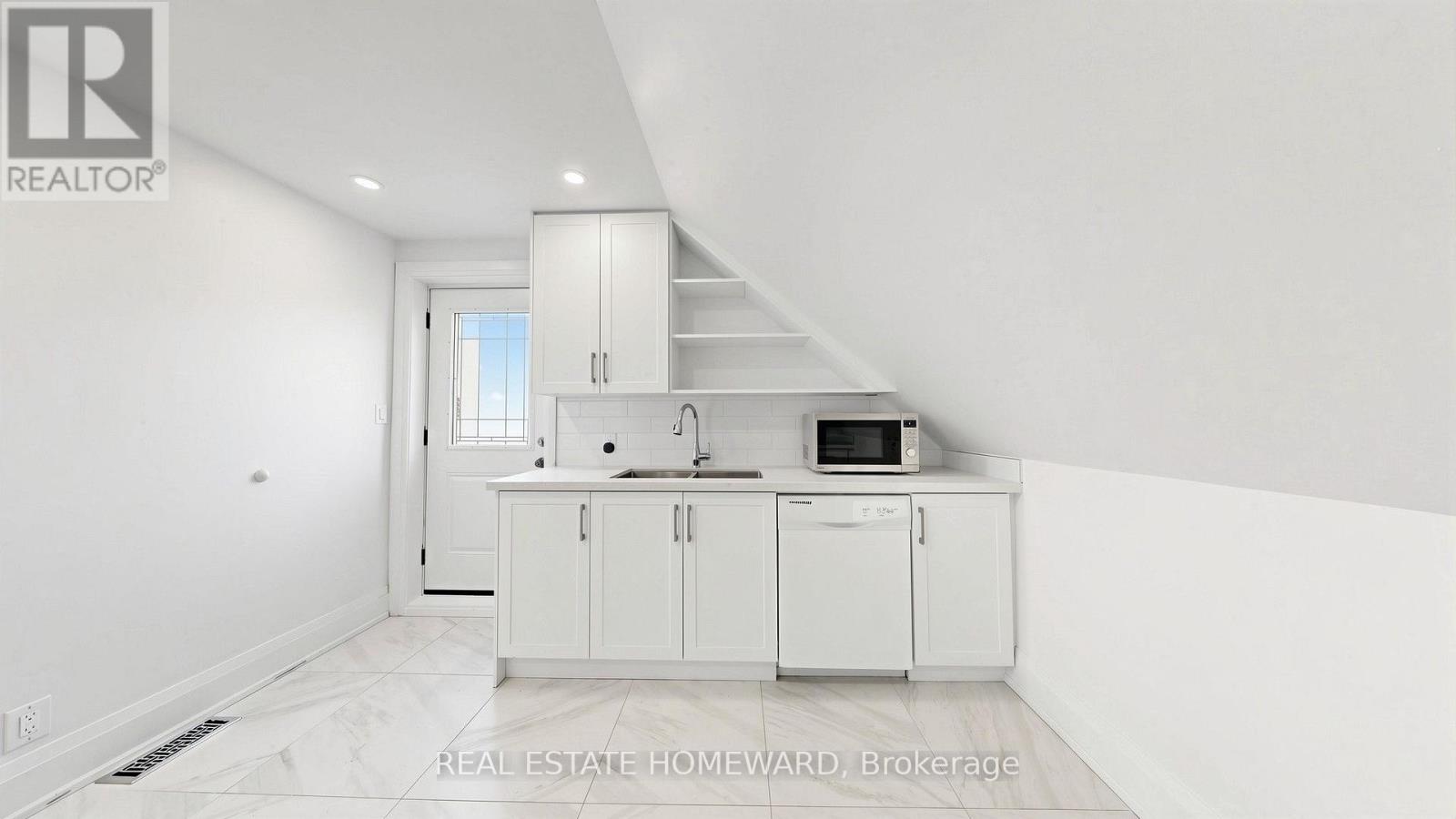 3 - 124 Kendal Avenue, Toronto, Ontario  M5R 1L9 - Photo 12 - C13566704