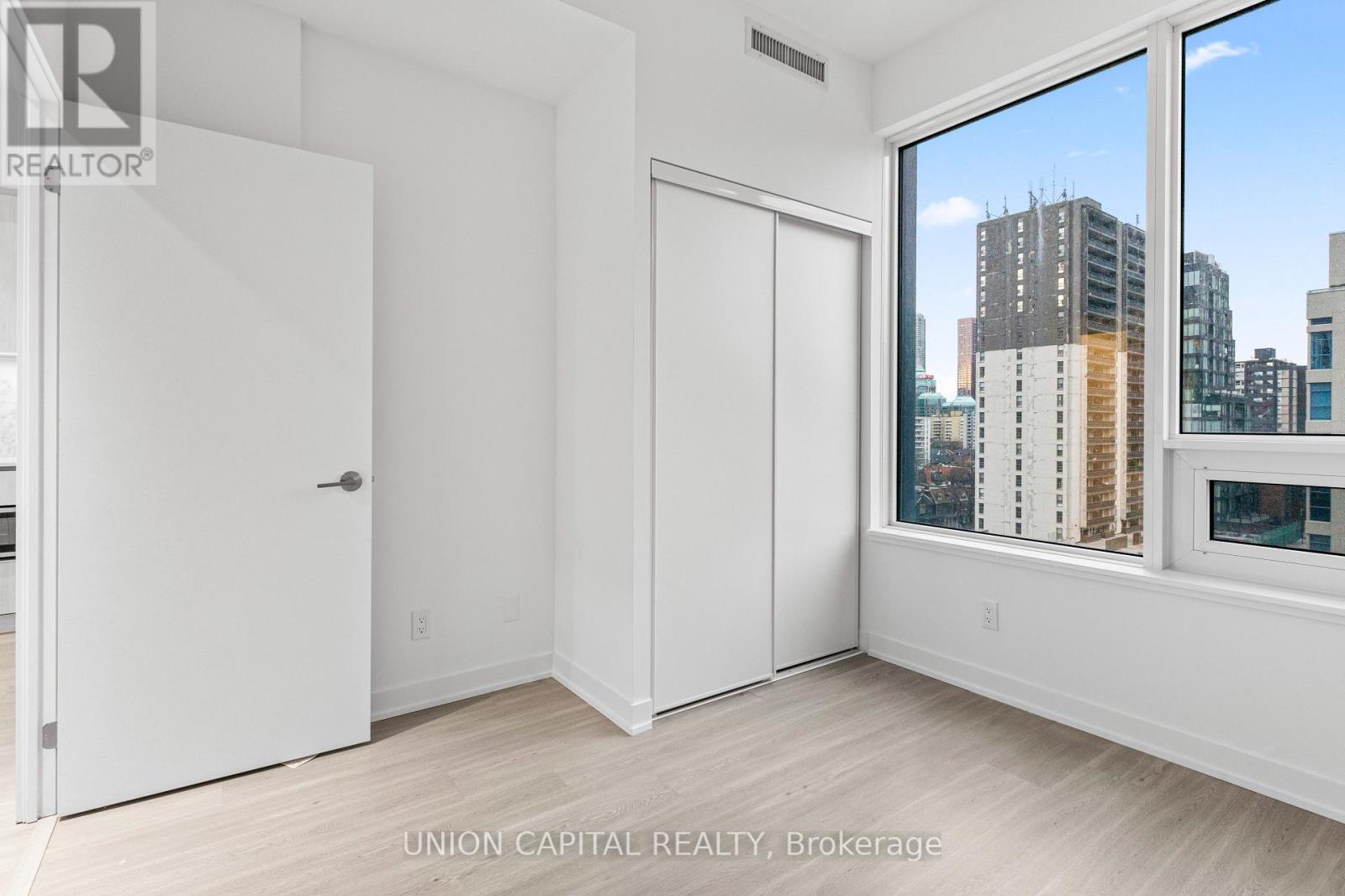 1007 - 8 Wellesley Street W, Toronto, Ontario M4Y 0J5 - Photo 12 - C13566806