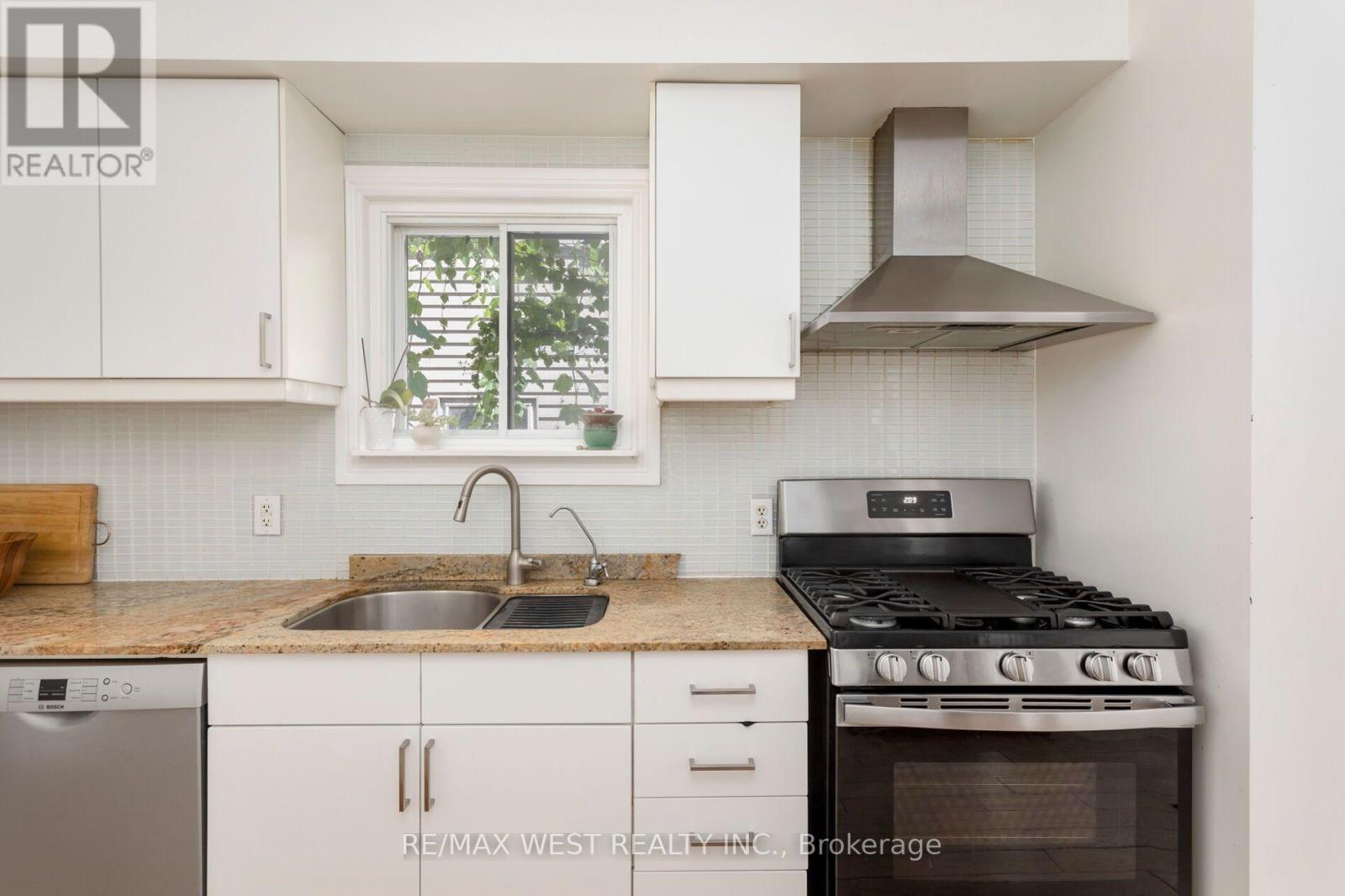 39 Shirley Street, Toronto, Ontario  M6K 1S8 - Photo 15 - C13566856