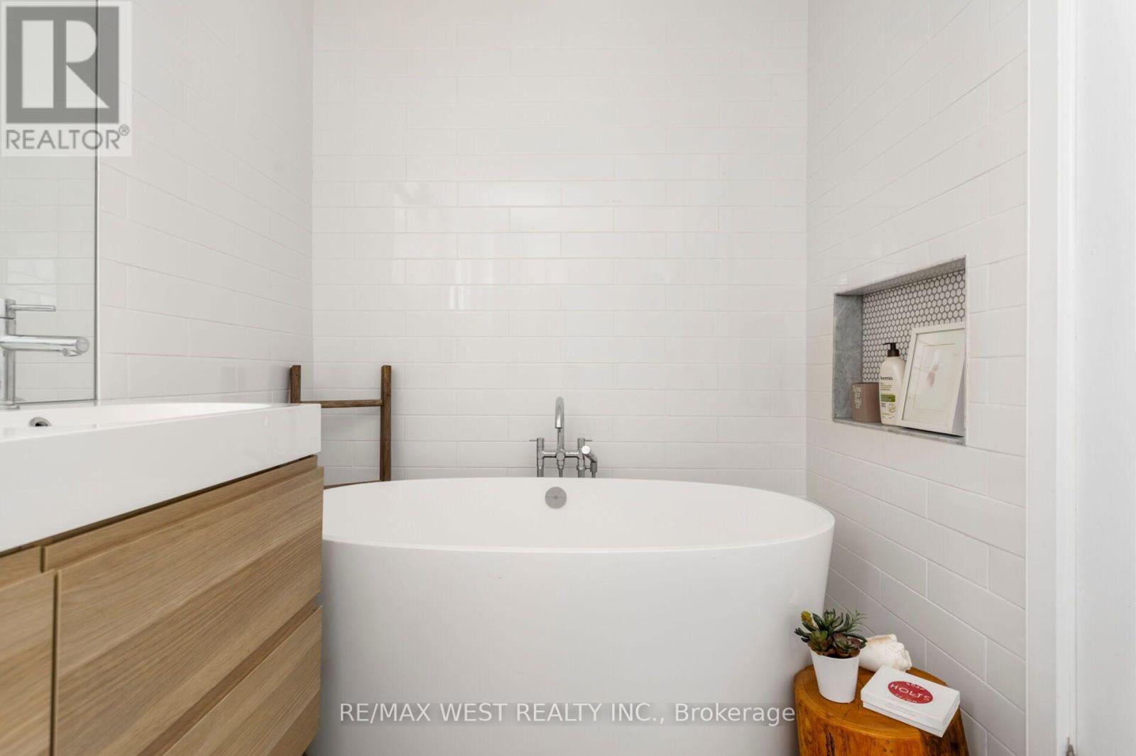 39 Shirley Street, Toronto, Ontario  M6K 1S8 - Photo 36 - C13566856
