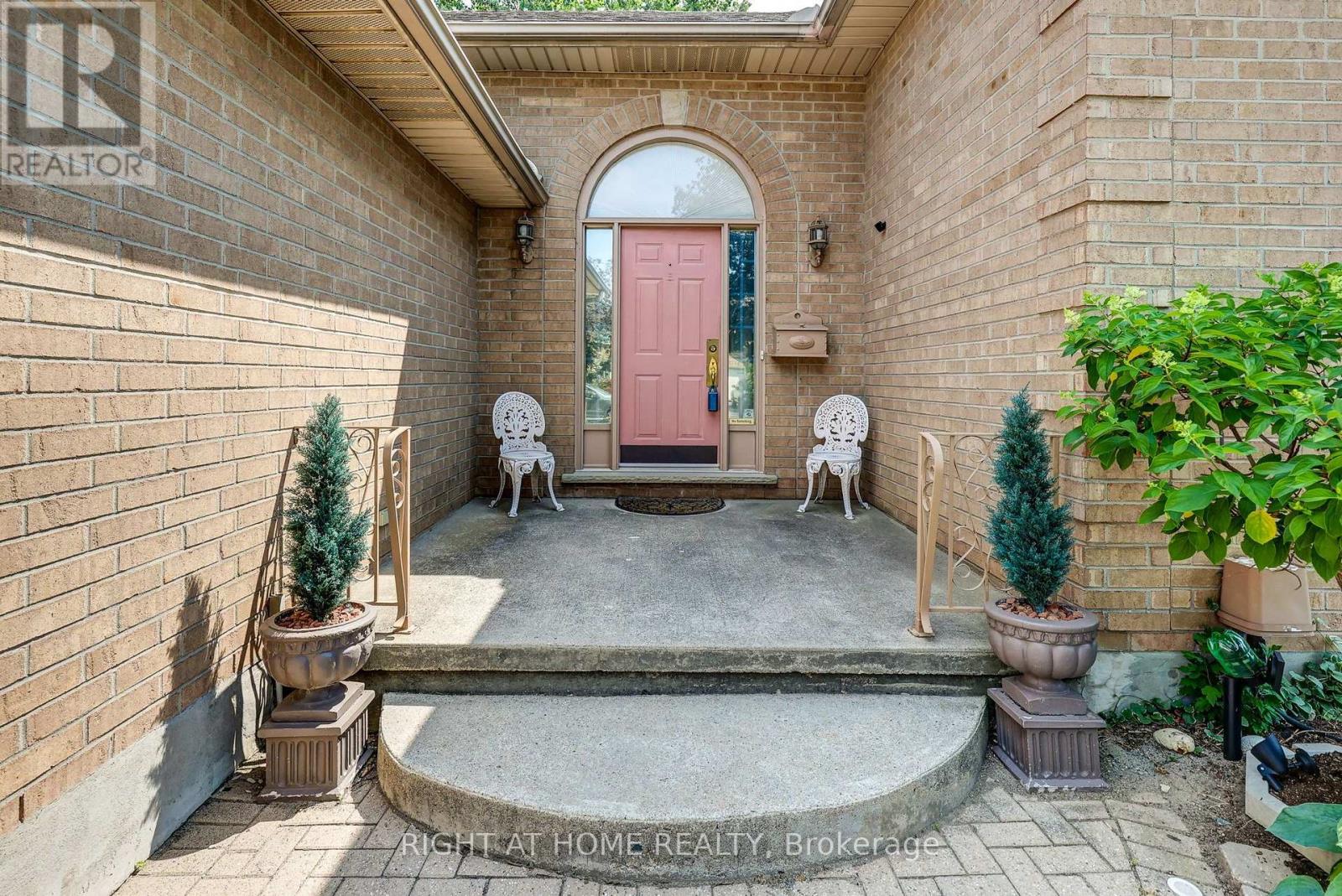 273 Whisperwood Avenue, London South, Ontario  N6K 4E4 - Photo 2 - X13566728