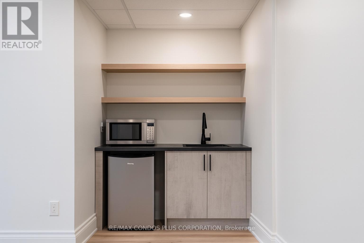 Unit 3 (Second Floor) - 260 Regina Road, Vaughan, Ontario  L4L 8P8 - Photo 8 - N13566582