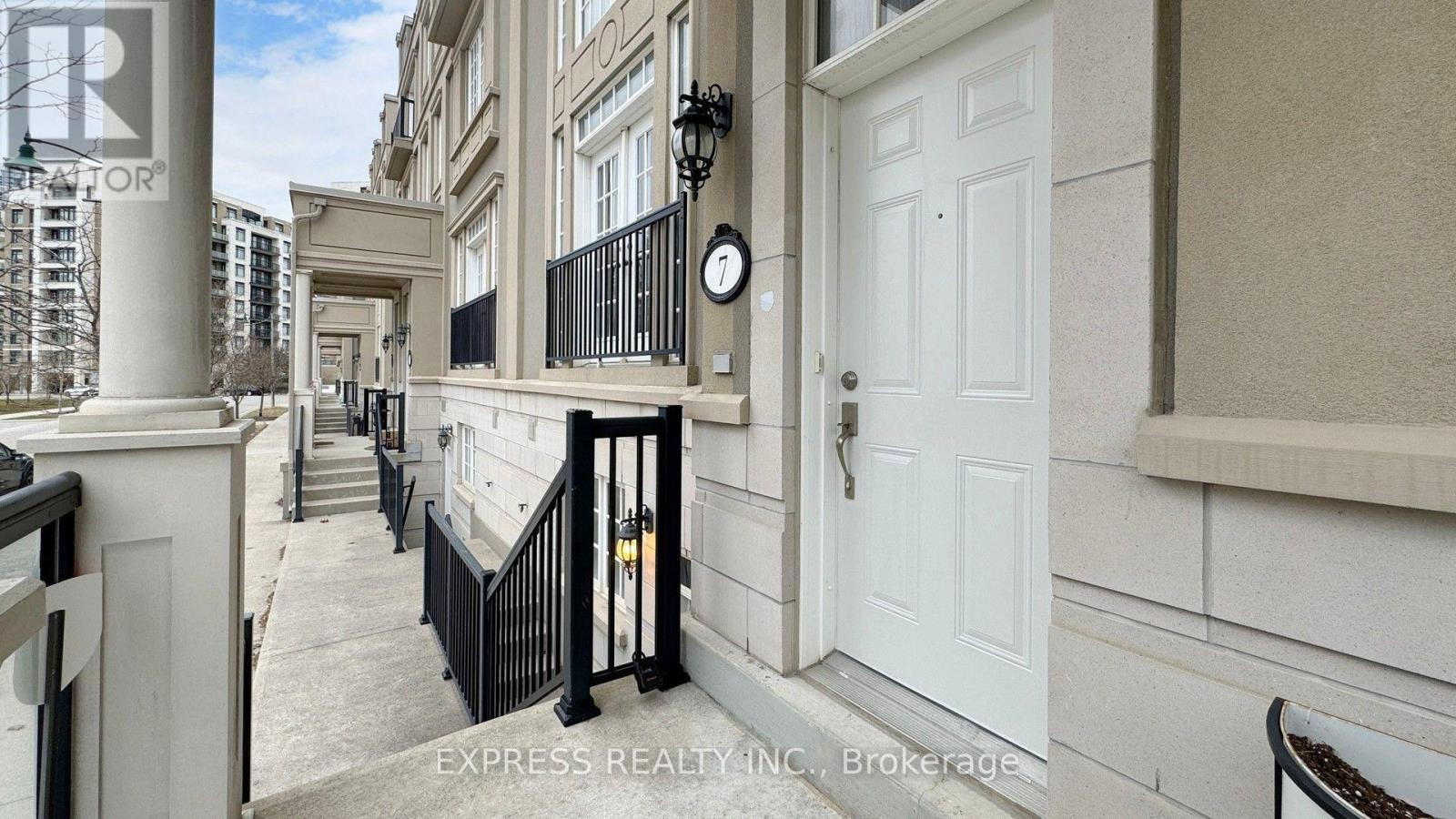7 Mackenzie's Stand Avenue, Markham, Ontario  L6G 0C4 - Photo 4 - N13566836