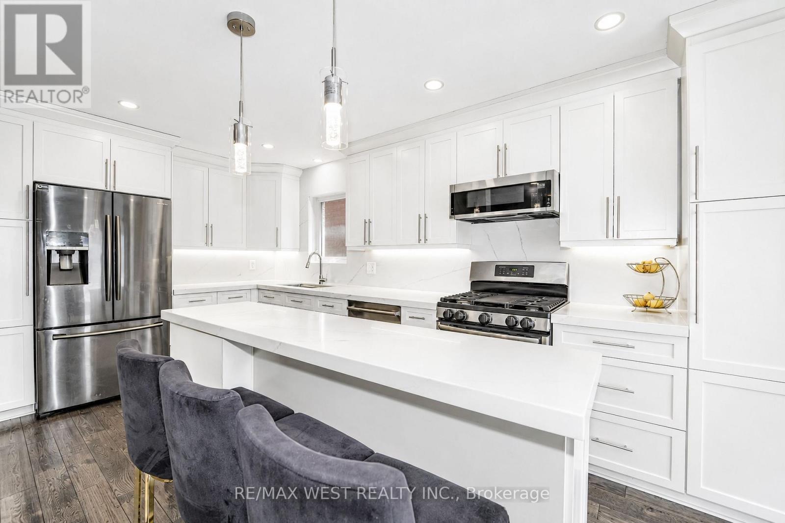41 Knapton Drive, Newmarket, Ontario  L3X 3A9 - Photo 3 - N13566864