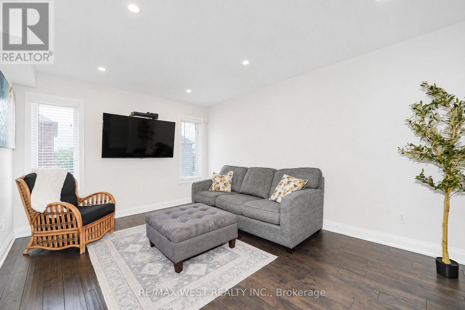 41 Knapton Drive, Newmarket, Ontario  L3X 3A9 - Photo 5 - N13566864