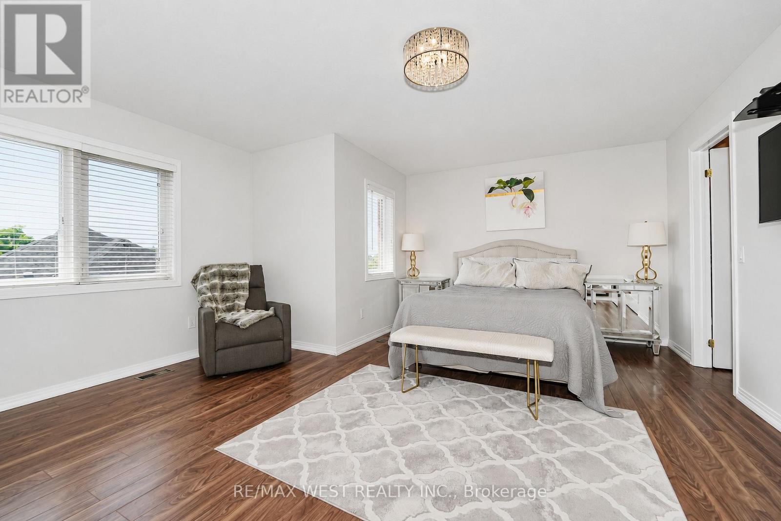 41 Knapton Drive, Newmarket, Ontario  L3X 3A9 - Photo 6 - N13566864