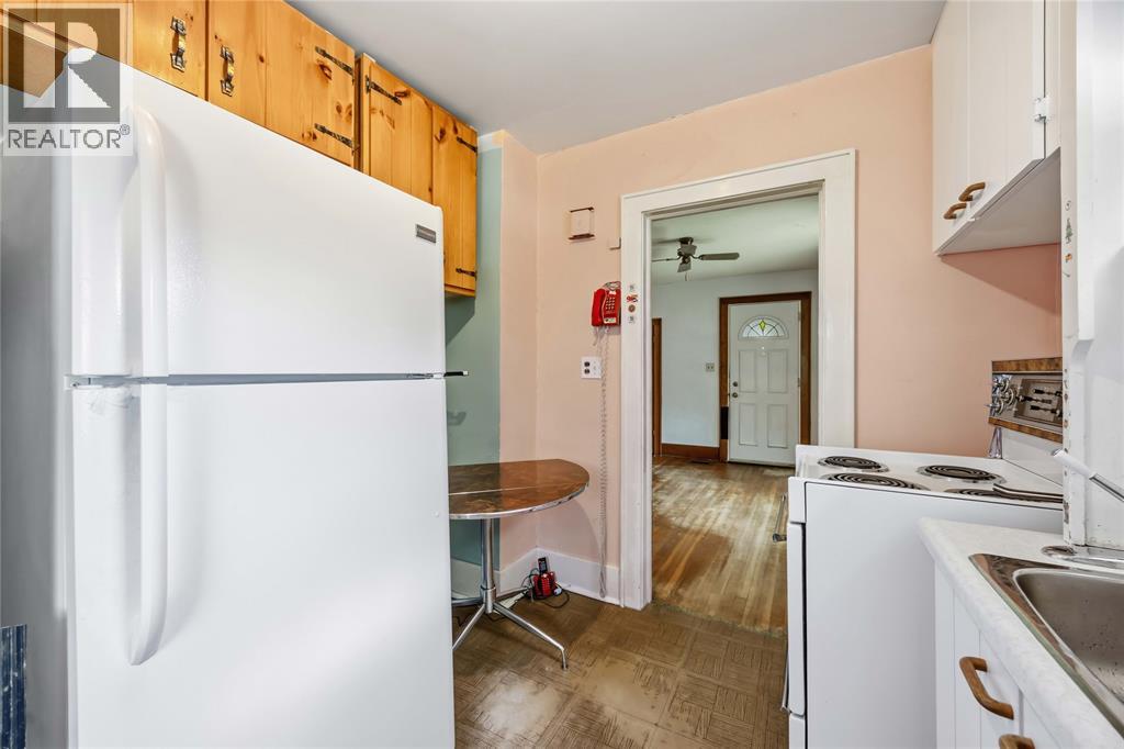 439 Maude Street, Petrolia photo 10