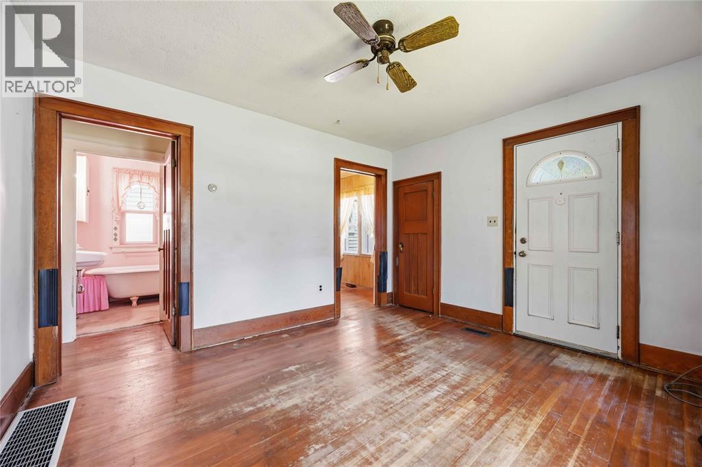 439 Maude Street, Petrolia photo 6