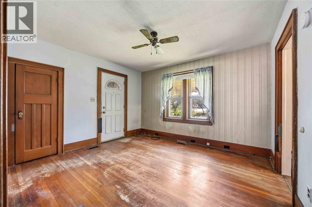 439 Maude Street, Petrolia photo 7