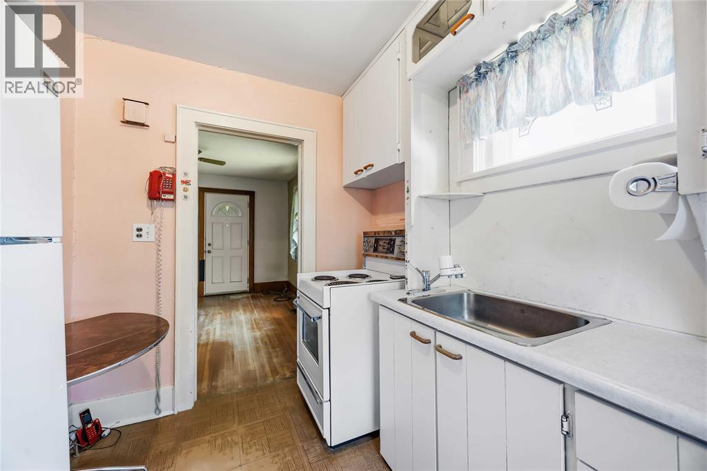 439 Maude Street, Petrolia photo 9