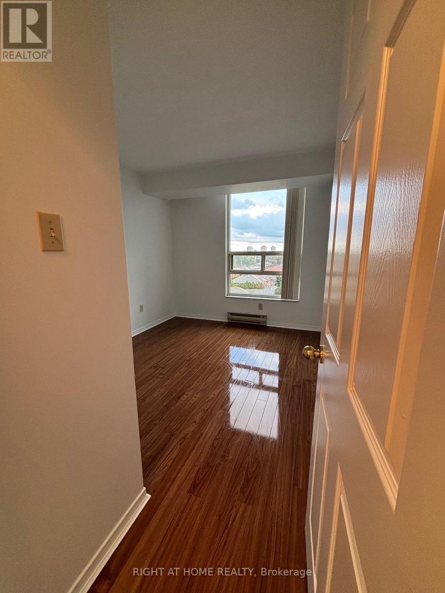 701 - 250 Webb Drive, Mississauga, Ontario  L5B 3Z4 - Photo 2 - W13446872