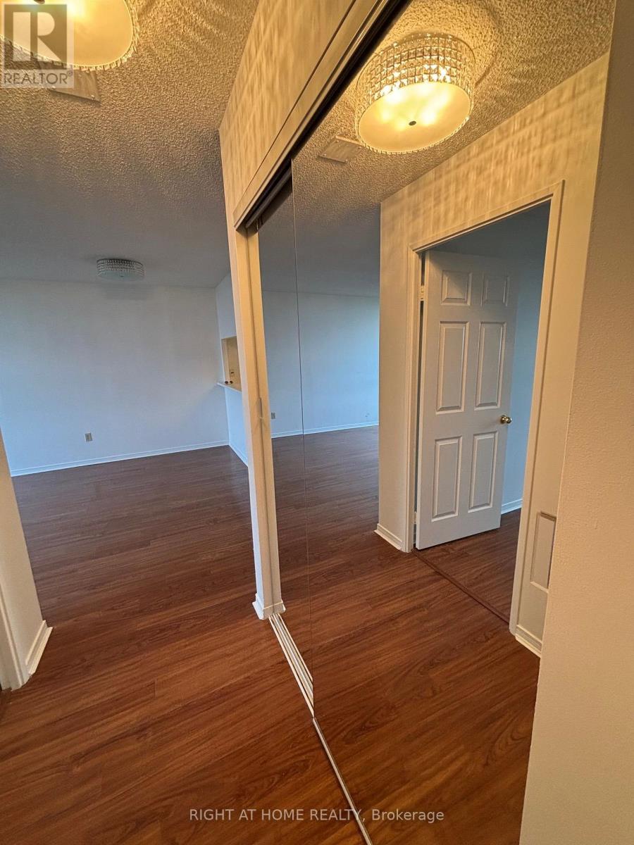 701 - 250 Webb Drive, Mississauga, Ontario  L5B 3Z4 - Photo 3 - W13446872