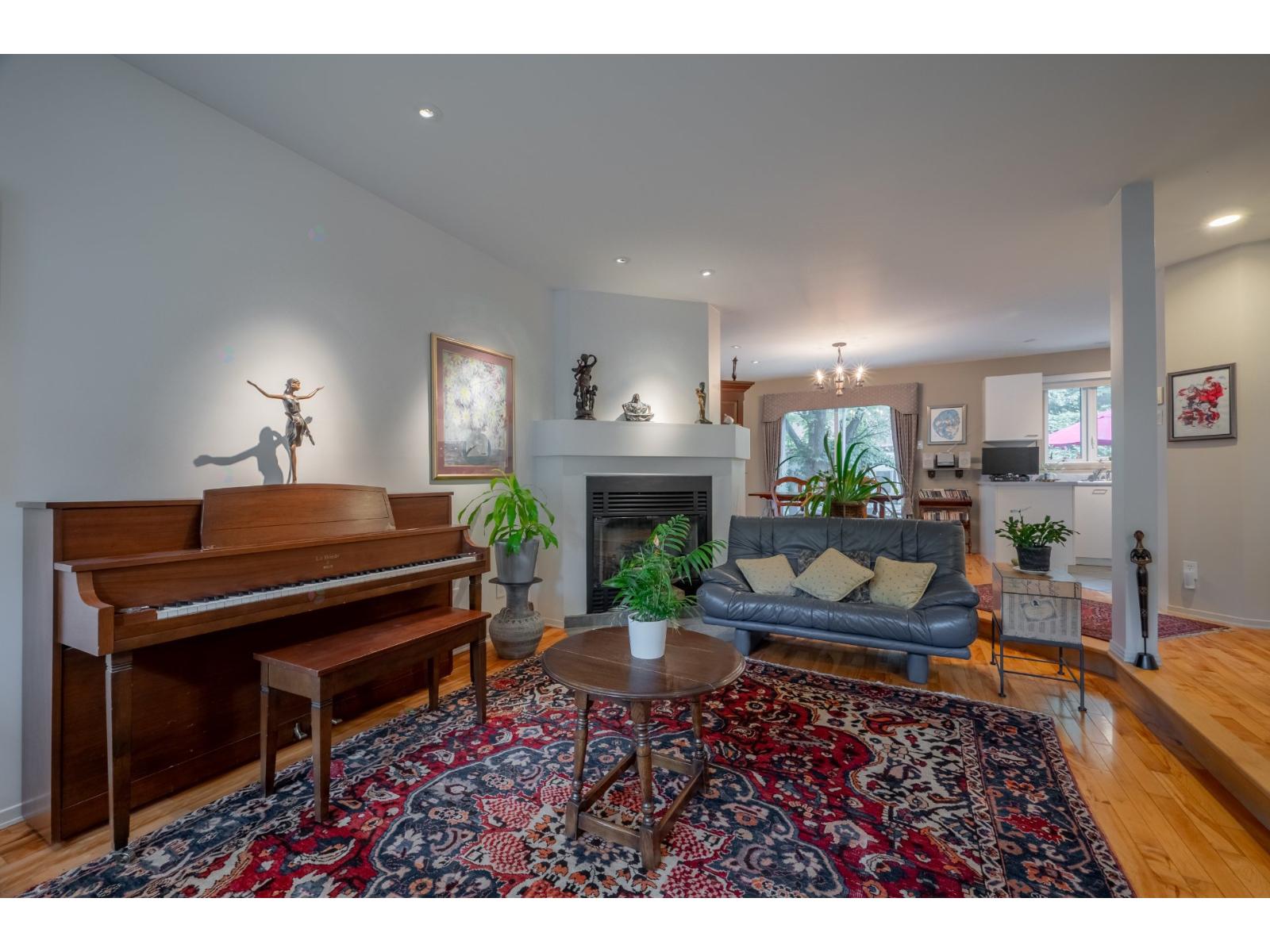1432Z Rue Adoncour Longueuil (Le Vieux-Longueuil) Quebec Canada J4J5L3 5