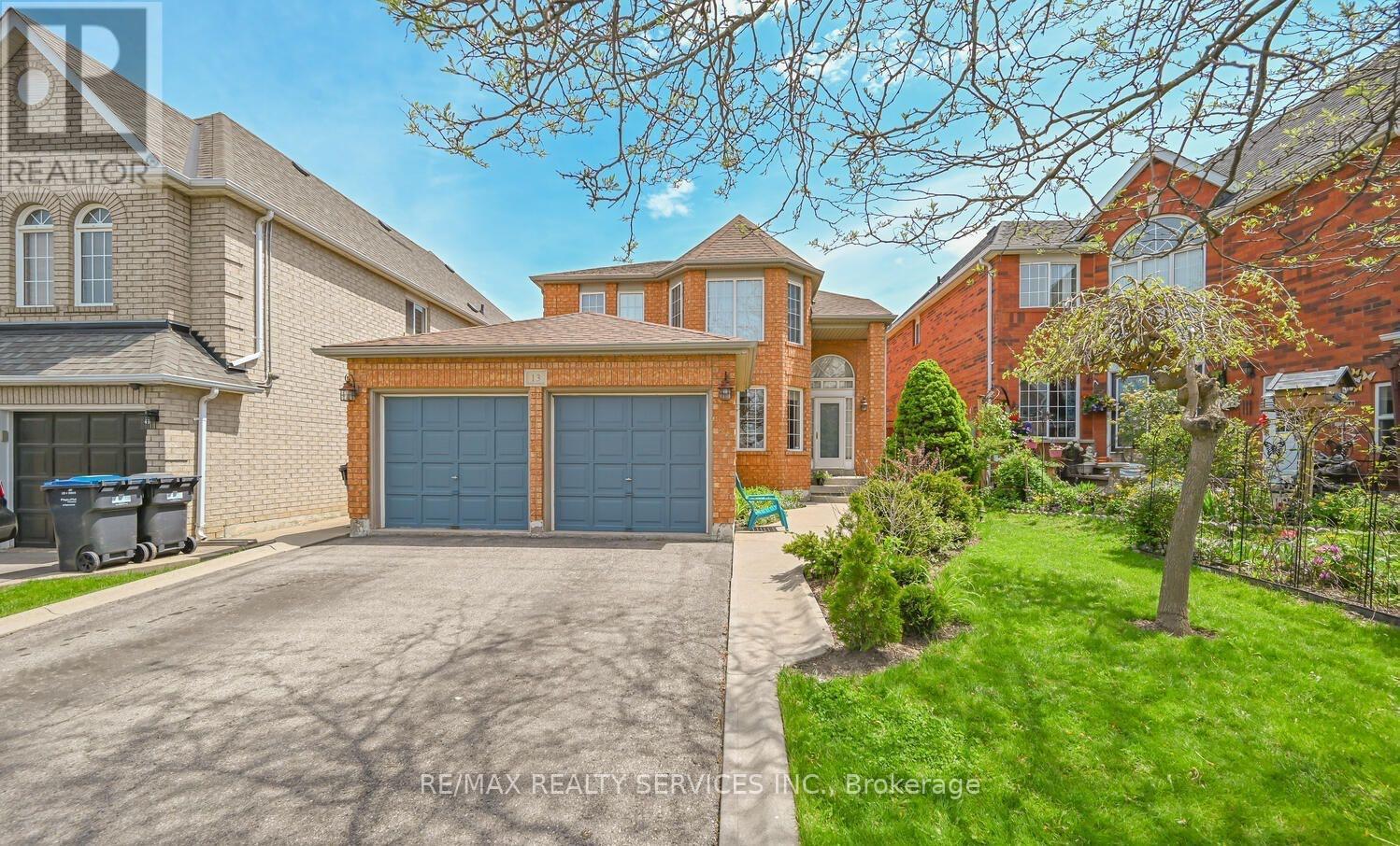 13 Ribbon Drive, Brampton, Ontario  L6R 1X3 - Photo 2 - W13565286
