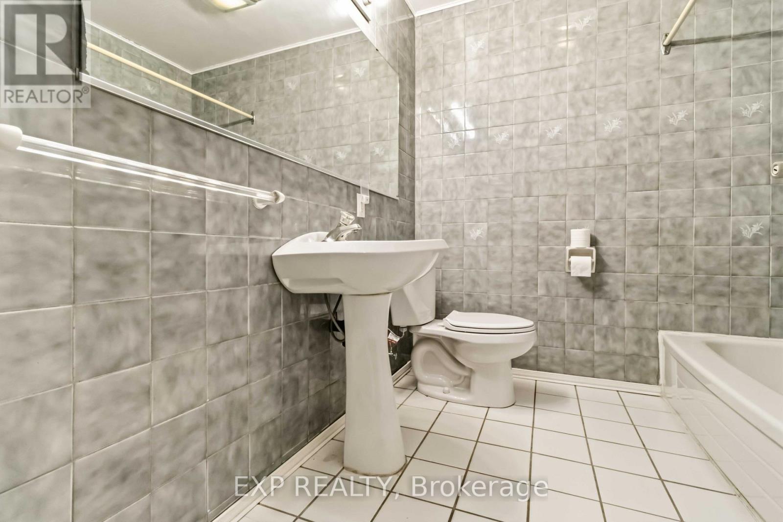 Main - 133 Cornelius Parkway, Toronto, Ontario  M6L 2K7 - Photo 11 - W13566562