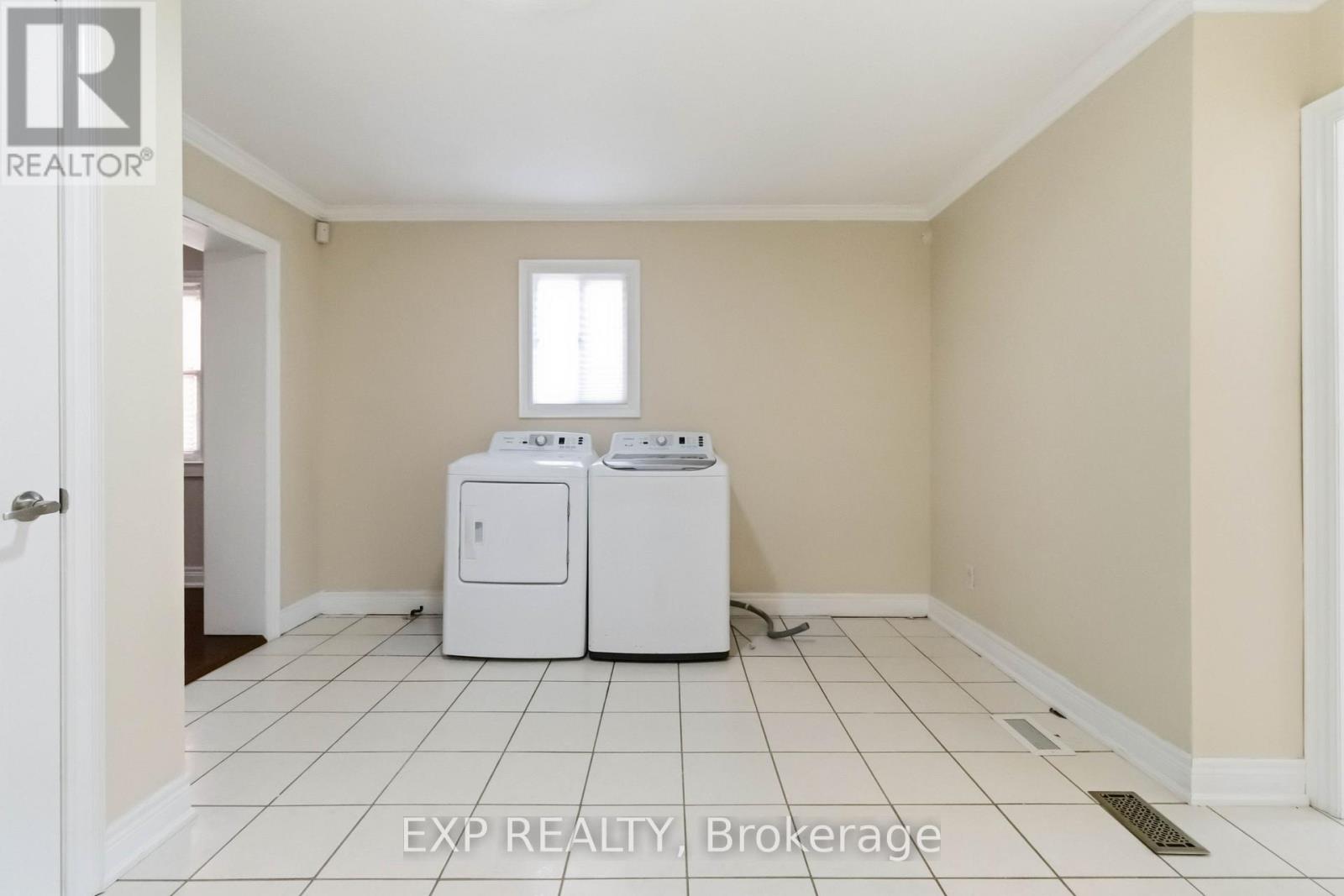 Main - 133 Cornelius Parkway, Toronto, Ontario  M6L 2K7 - Photo 15 - W13566562