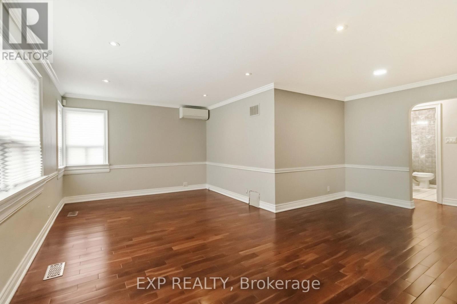 Main - 133 Cornelius Parkway, Toronto, Ontario  M6L 2K7 - Photo 3 - W13566562