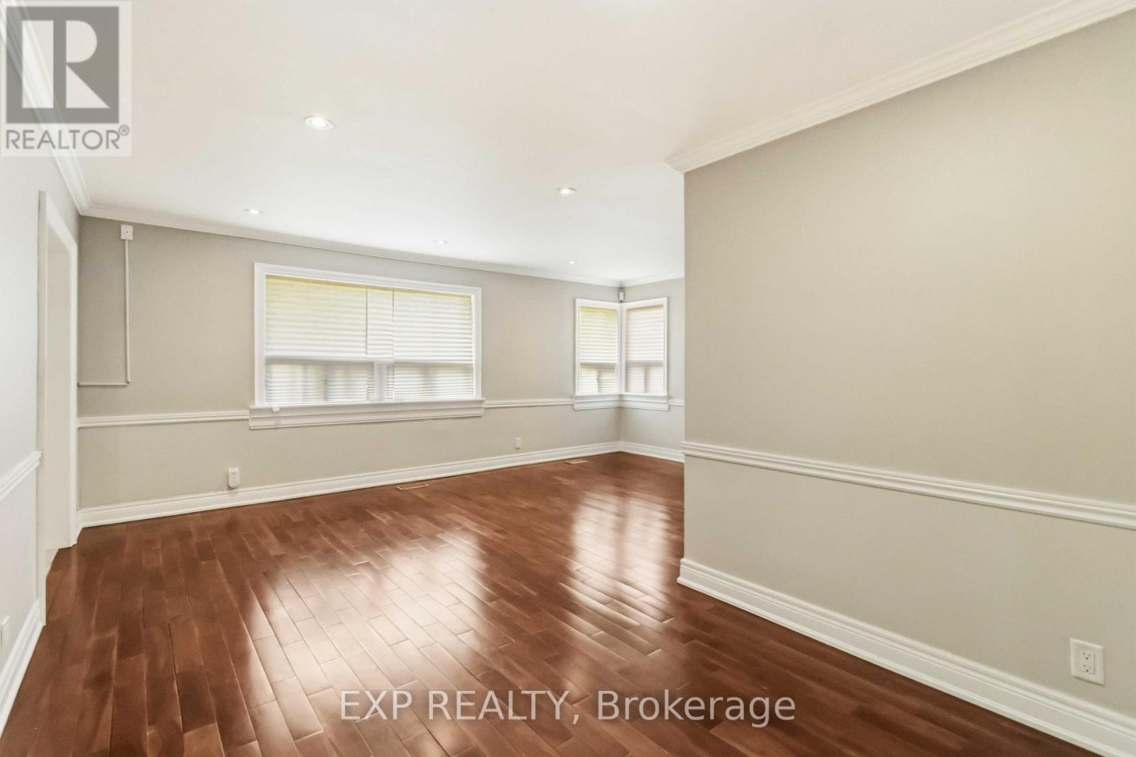 Main - 133 Cornelius Parkway, Toronto, Ontario  M6L 2K7 - Photo 5 - W13566562