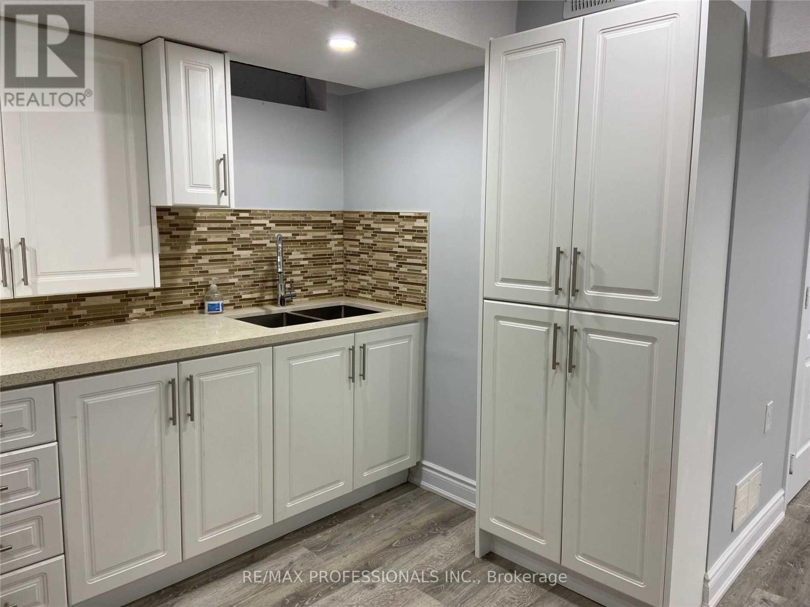 Bsmt - 5349 Lismic Boulevard, Mississauga, Ontario  L5V 1Y5 - Photo 10 - W13566636