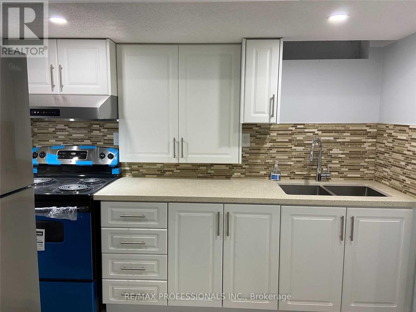 Bsmt - 5349 Lismic Boulevard, Mississauga, Ontario  L5V 1Y5 - Photo 8 - W13566636