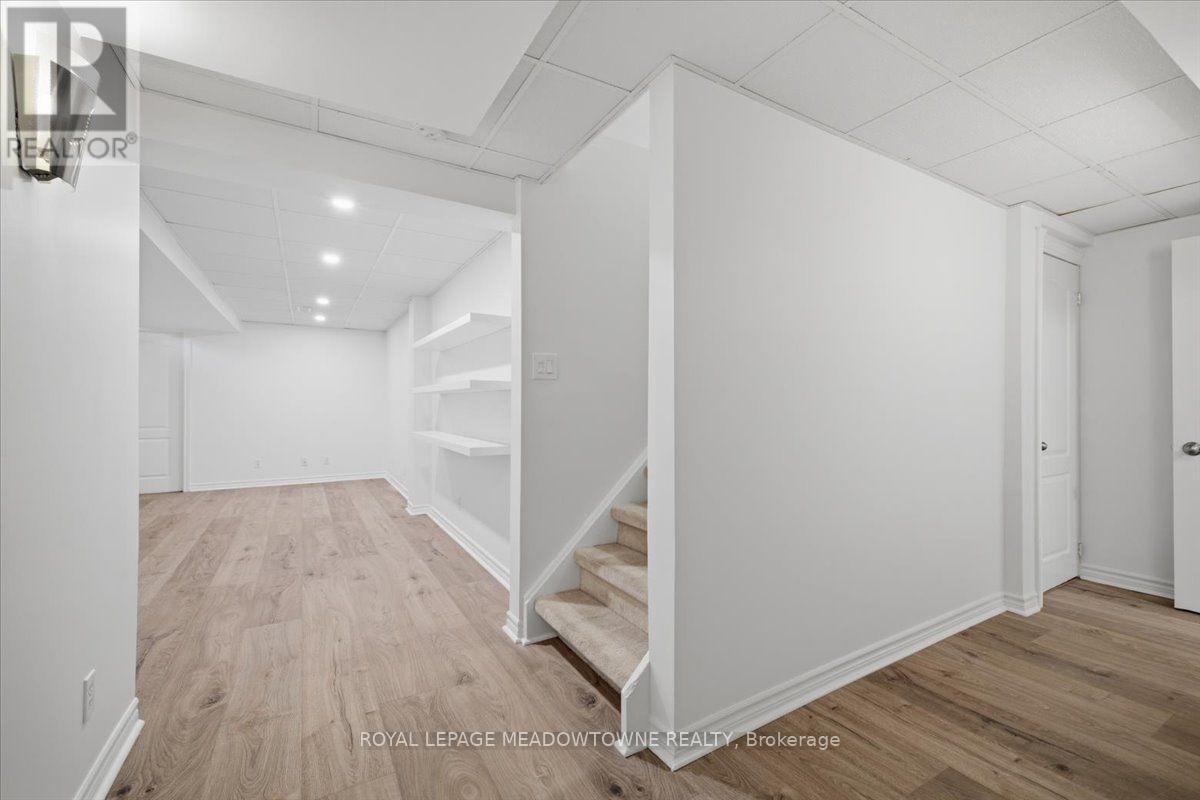 2068 Broadleaf Crescent, Burlington, Ontario  L7L 6S4 - Photo 30 - W13566660