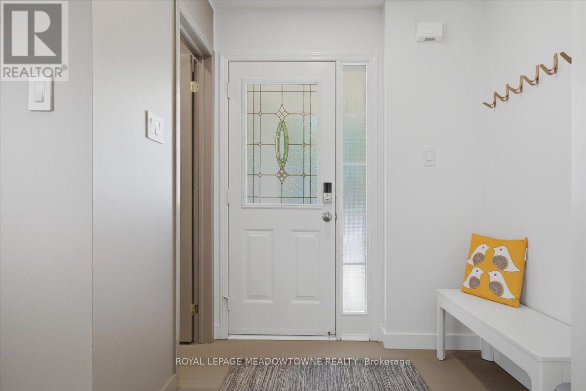 2068 Broadleaf Crescent, Burlington, Ontario  L7L 6S4 - Photo 5 - W13566660