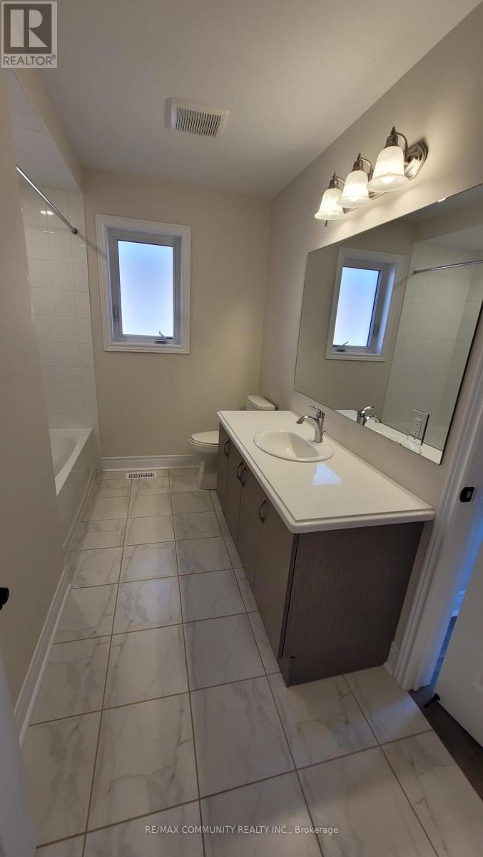 18 Walworth Street, Halton Hills, Ontario  L7G 0N5 - Photo 3 - W13566752
