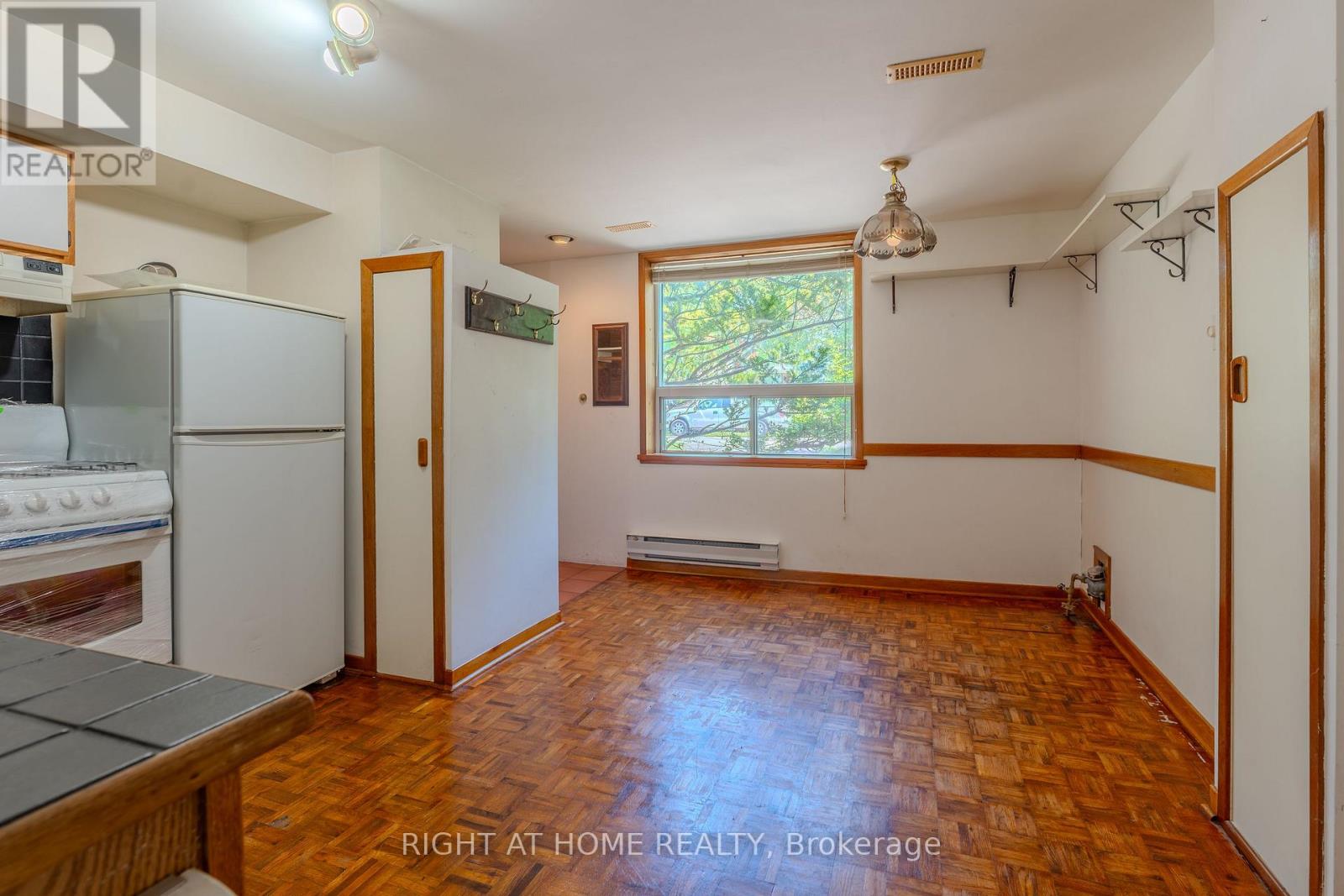 426 Seaton Drive, Oakville, Ontario L6L 3Y4 - Photo 3 - W13566786