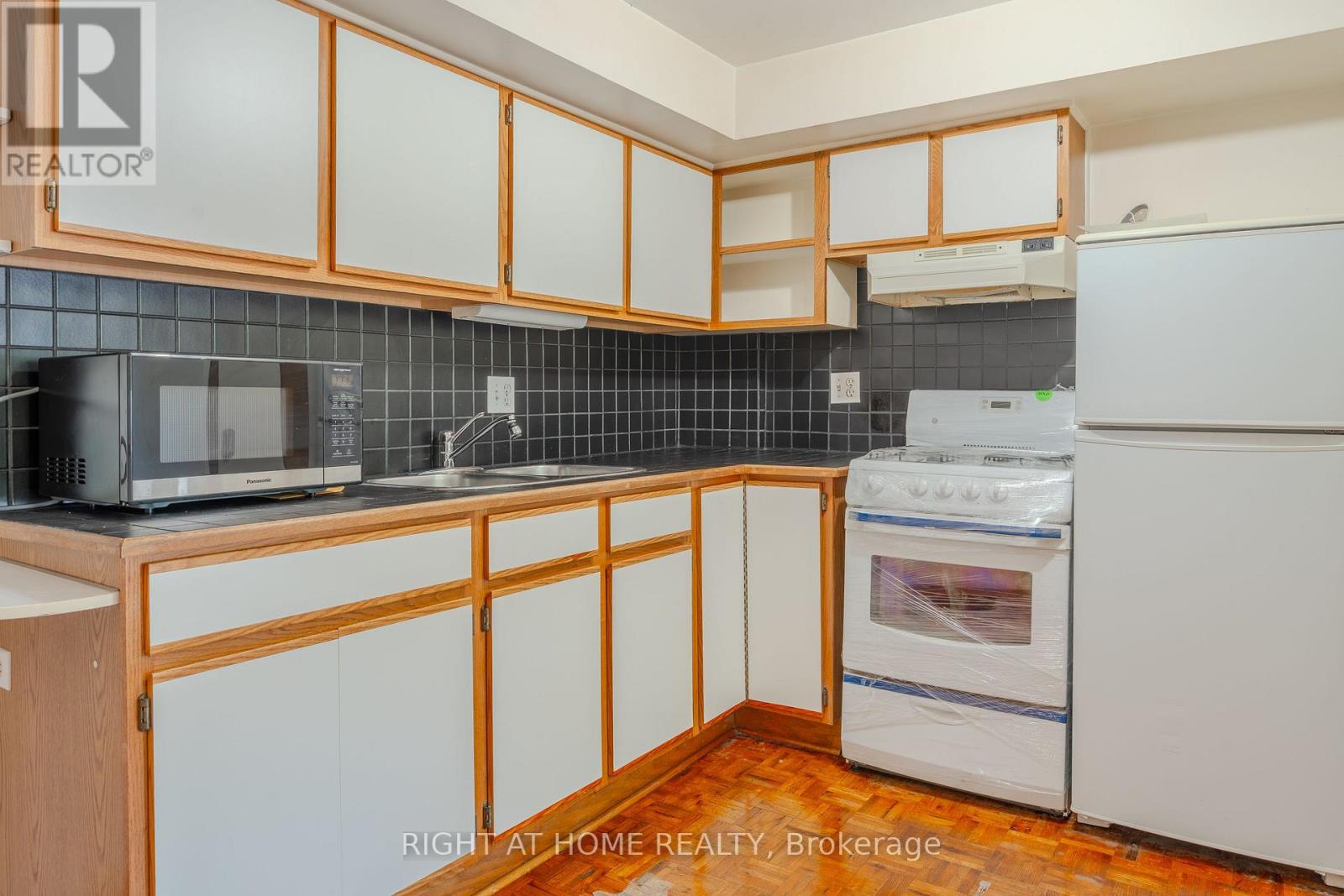 426 Seaton Drive, Oakville, Ontario L6L 3Y4 - Photo 6 - W13566786