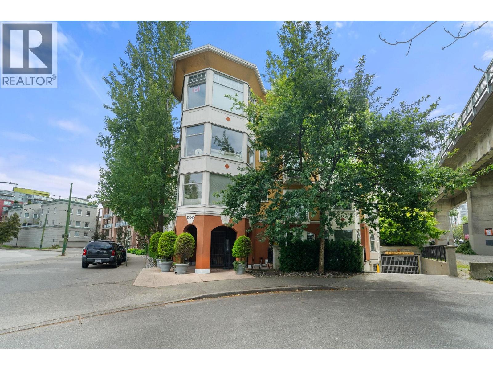 404 1562 W 5TH AVENUE, Vancouver, British Columbia
