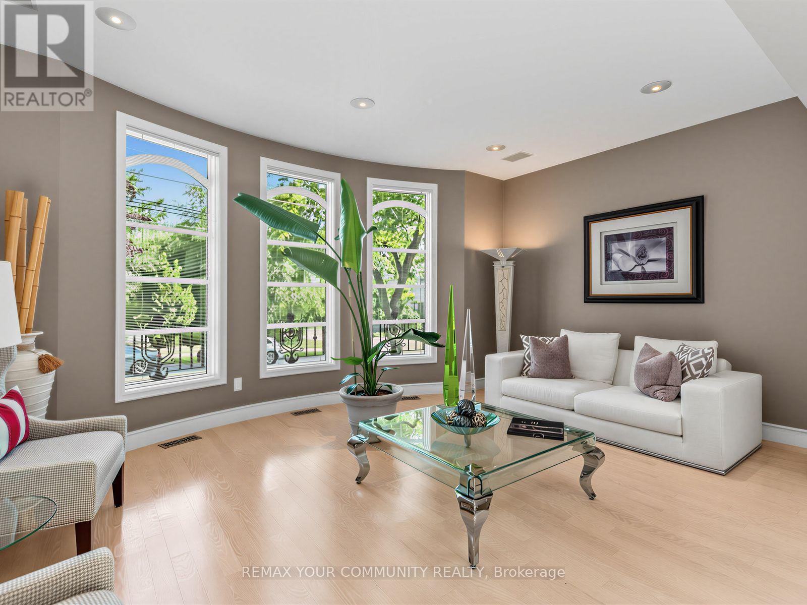 477 Old Orchard Grove, Toronto, Ontario  M5M 2G3 - Photo 12 - C13567014
