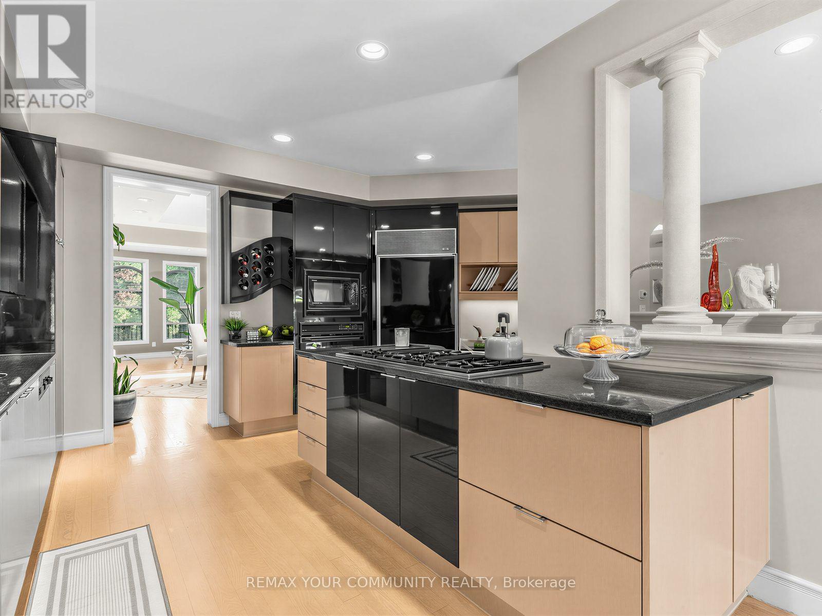 477 Old Orchard Grove, Toronto, Ontario  M5M 2G3 - Photo 18 - C13567014