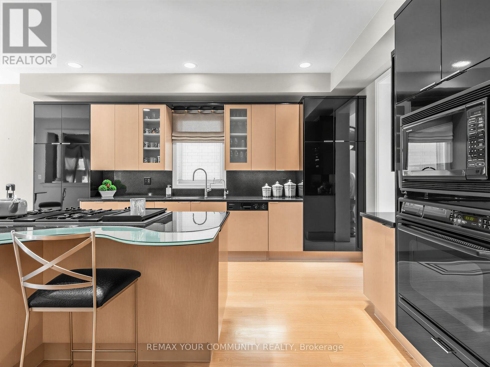477 Old Orchard Grove, Toronto, Ontario  M5M 2G3 - Photo 20 - C13567014