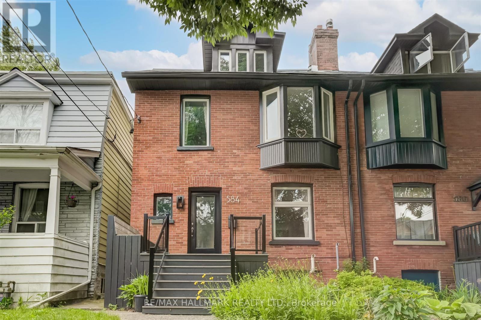 584 LOGAN AVENUE, Toronto, Ontario