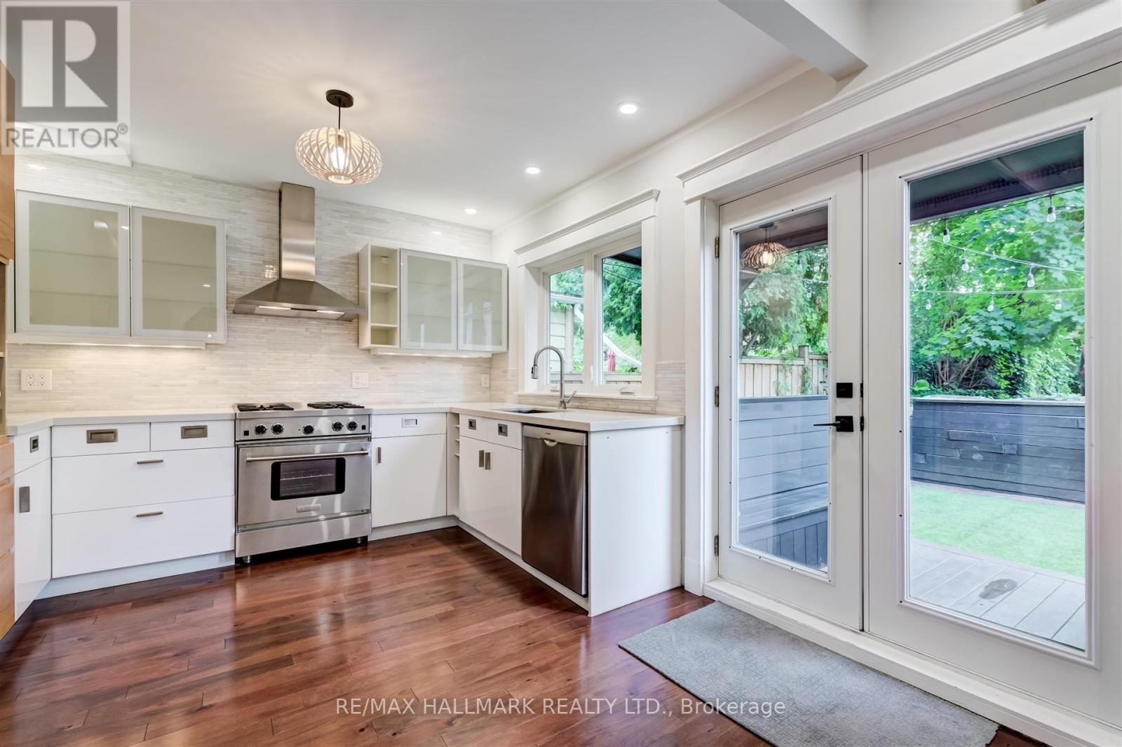 584 Logan Avenue, Toronto, Ontario  M4K 3B8 - Photo 11 - E13566900
