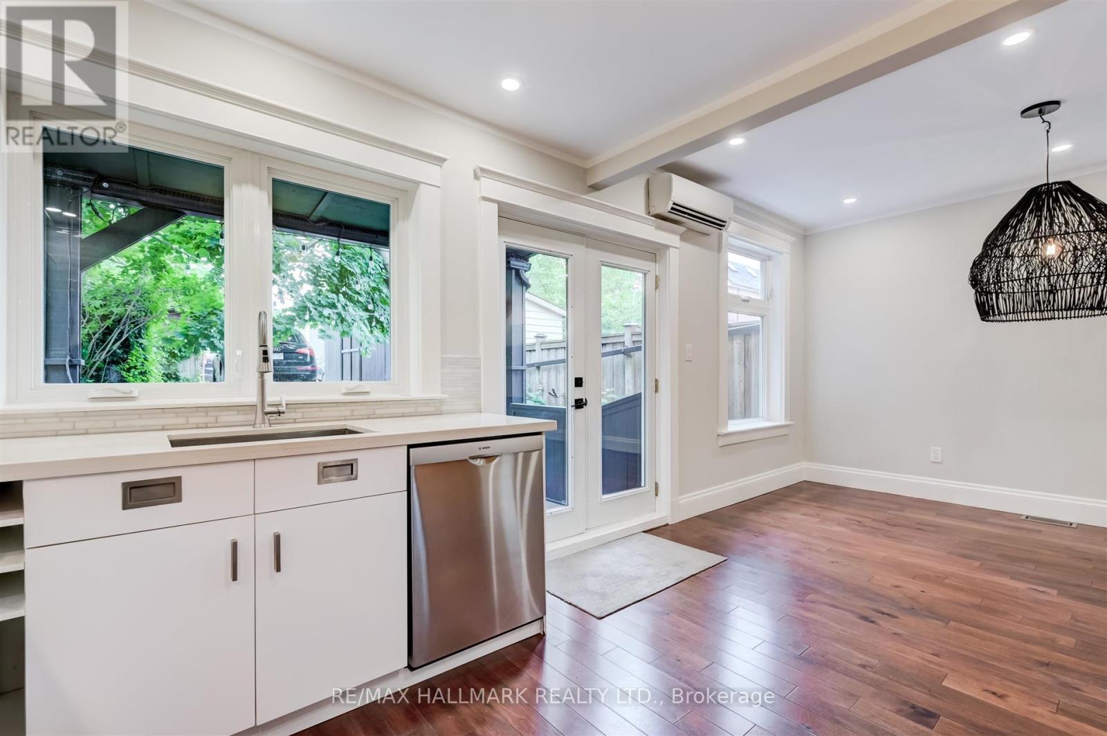 584 Logan Avenue, Toronto, Ontario  M4K 3B8 - Photo 14 - E13566900