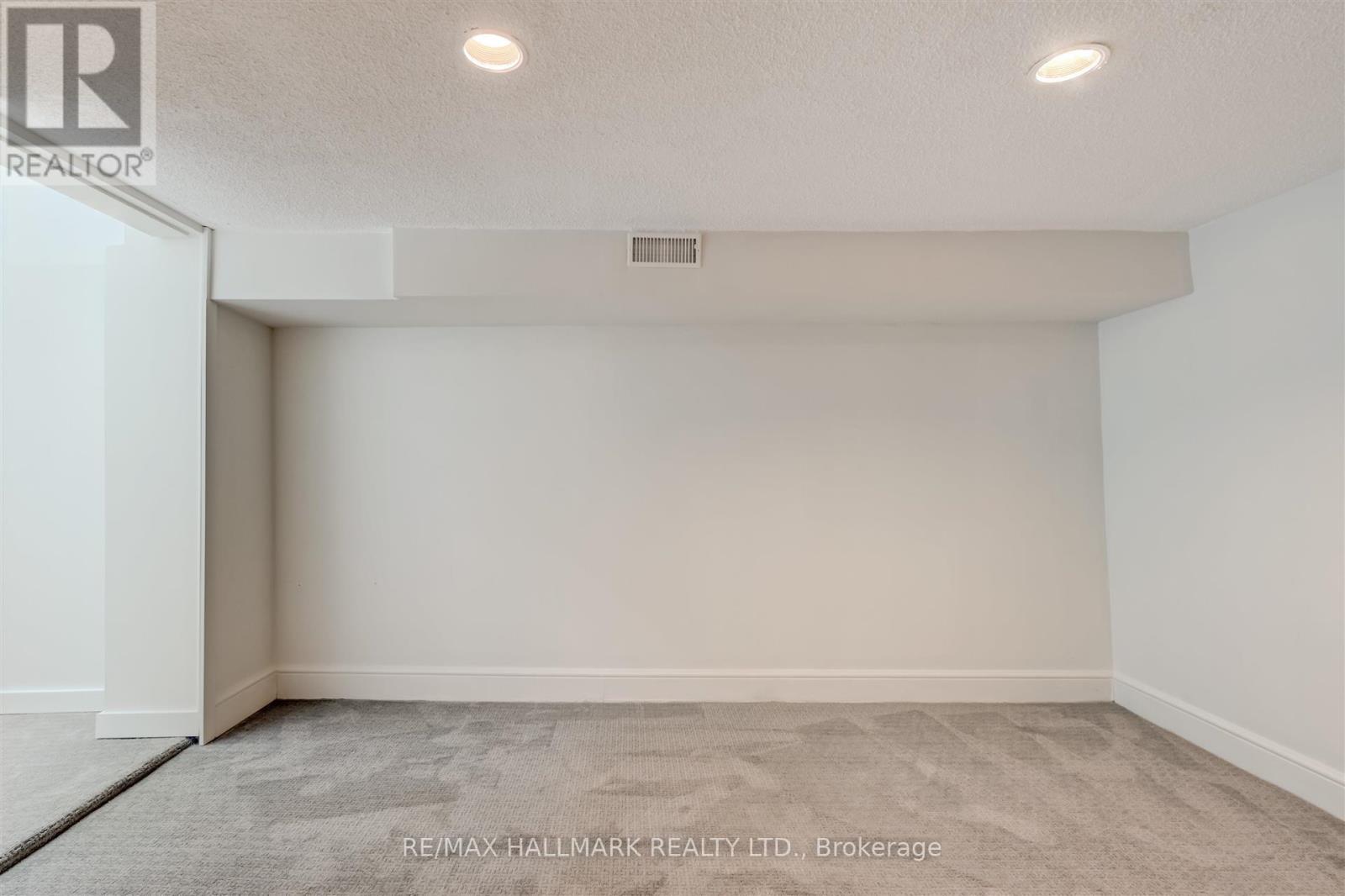584 Logan Avenue, Toronto, Ontario  M4K 3B8 - Photo 22 - E13566900
