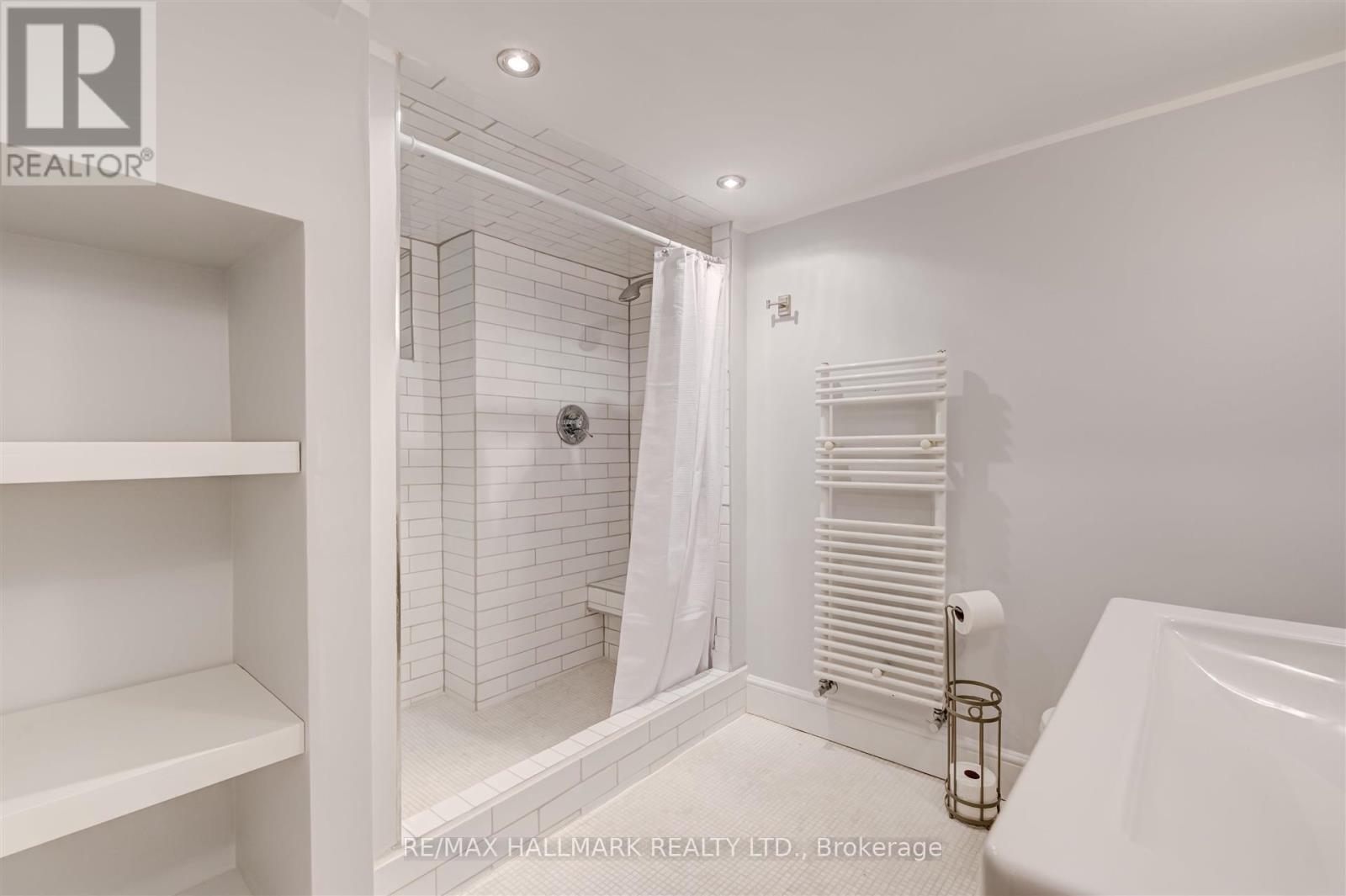 584 Logan Avenue, Toronto, Ontario  M4K 3B8 - Photo 24 - E13566900