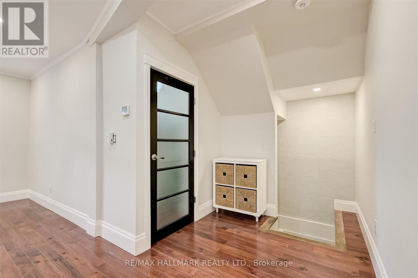 584 Logan Avenue, Toronto, Ontario  M4K 3B8 - Photo 3 - E13566900