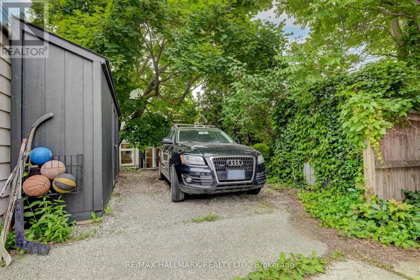 584 Logan Avenue, Toronto, Ontario  M4K 3B8 - Photo 30 - E13566900