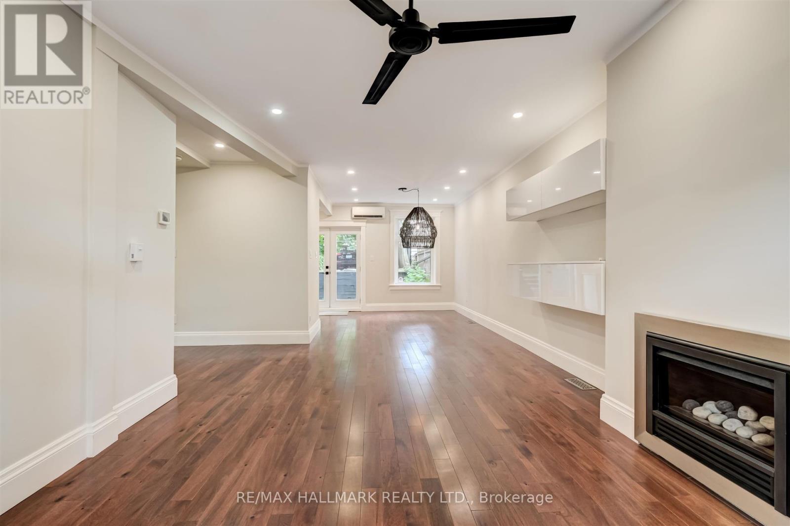 584 Logan Avenue, Toronto, Ontario  M4K 3B8 - Photo 6 - E13566900