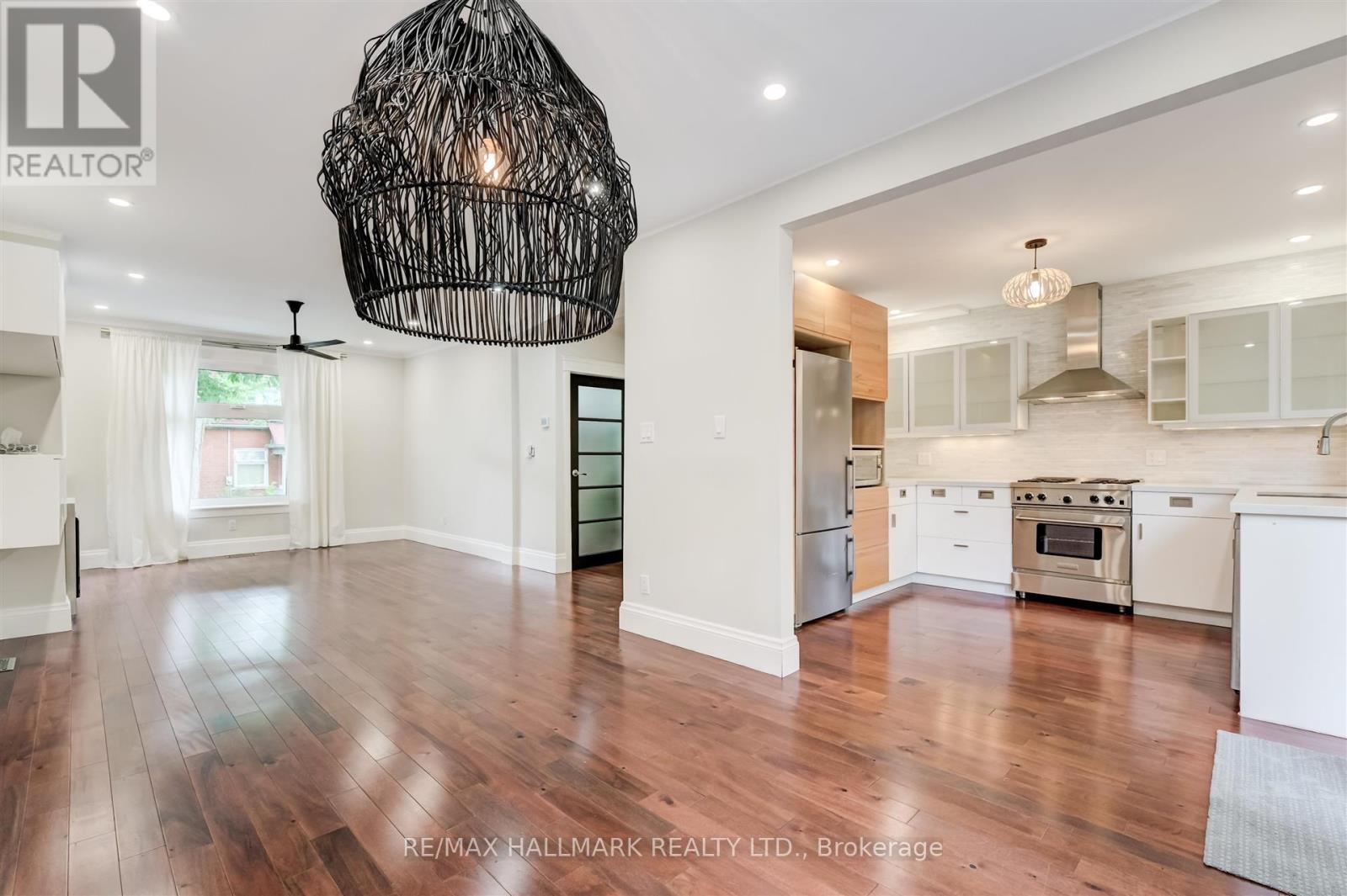 584 Logan Avenue, Toronto, Ontario  M4K 3B8 - Photo 8 - E13566900