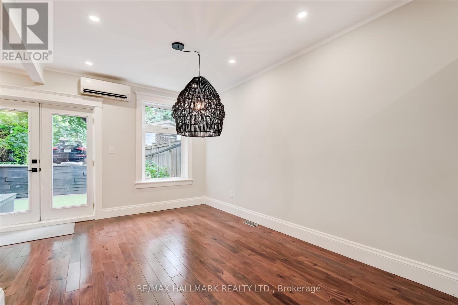 584 Logan Avenue, Toronto, Ontario  M4K 3B8 - Photo 9 - E13566900