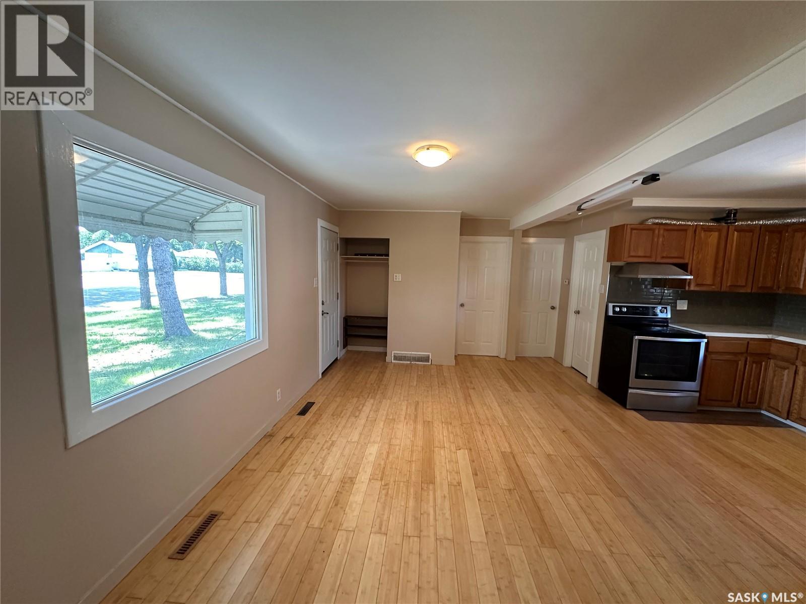 1106 10th Avenue E, Regina, Saskatchewan  S4N 0J2 - Photo 2 - SK042551
