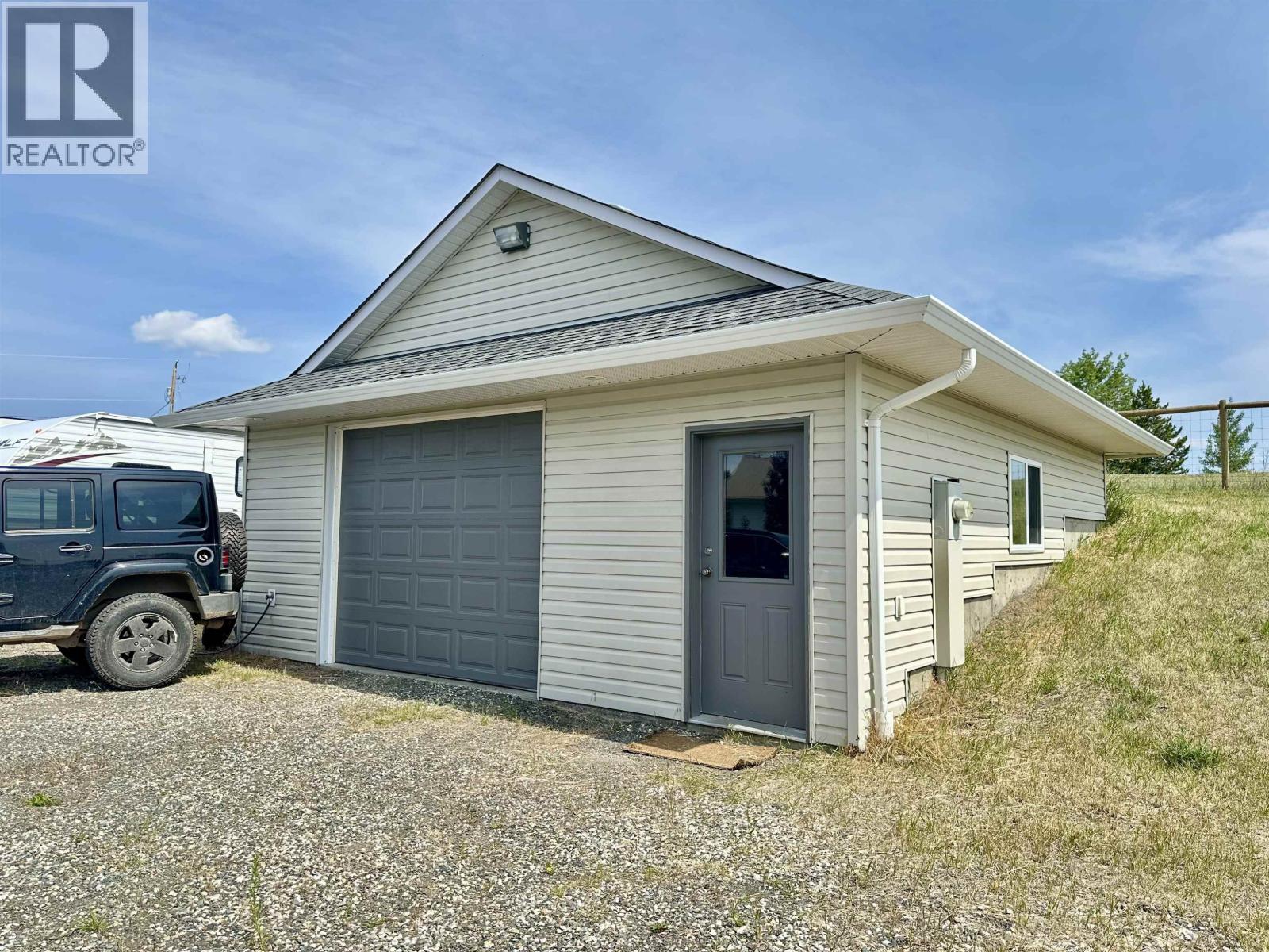 8569 Skyline Drive, 70 Mile House, British Columbia  V0K 2K1 - Photo 32 - R3146530