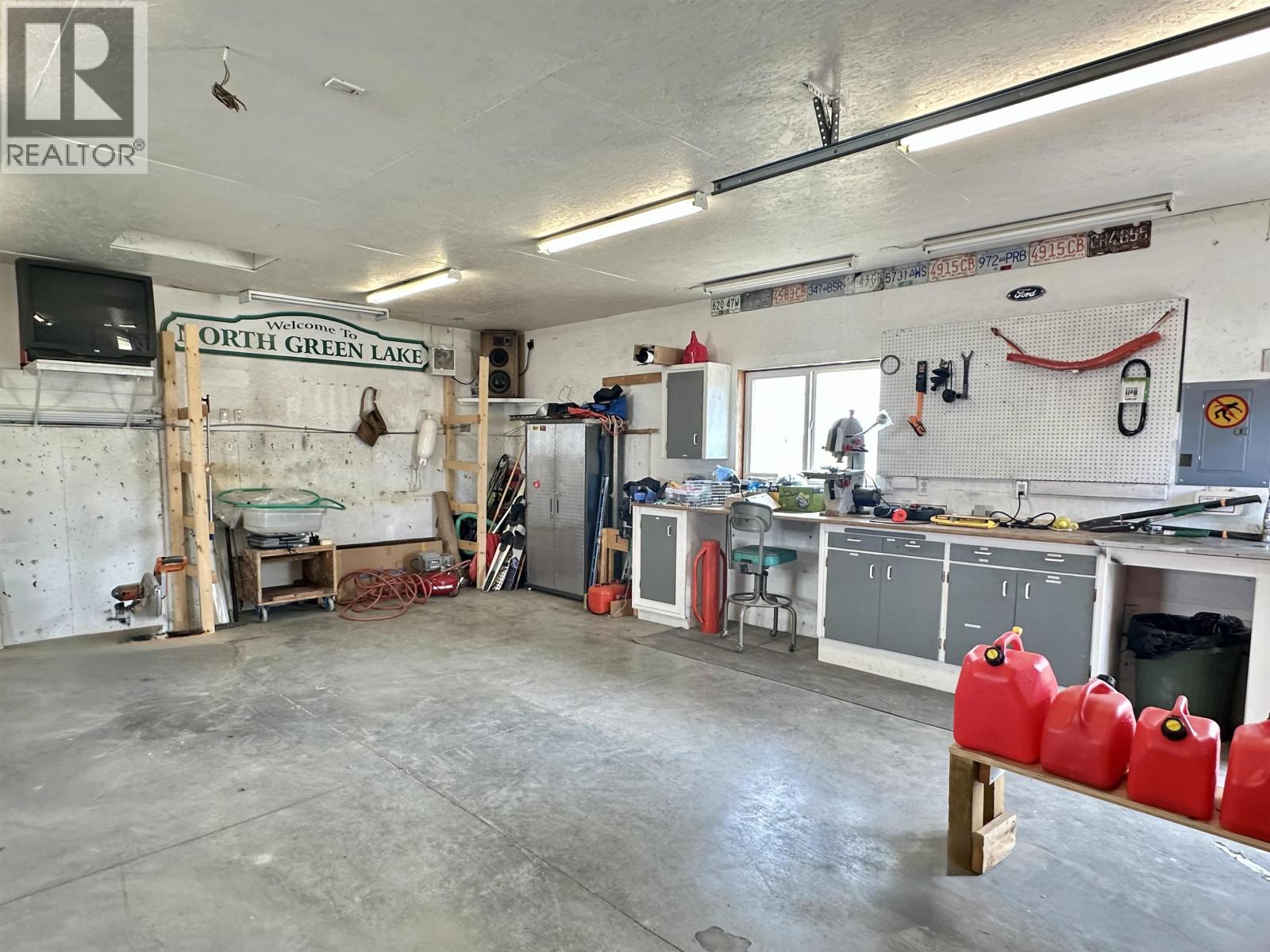 8569 Skyline Drive, 70 Mile House, British Columbia  V0K 2K1 - Photo 33 - R3146530