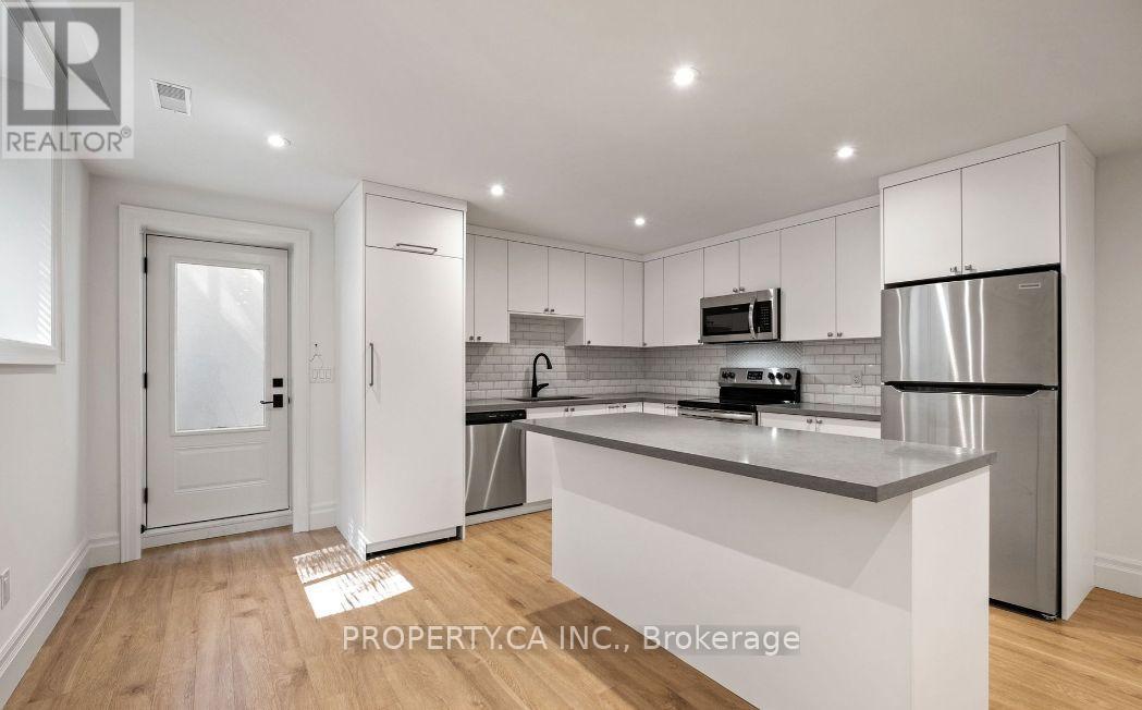 119 INVERMAY AVENUE, Toronto (Clanton Park)